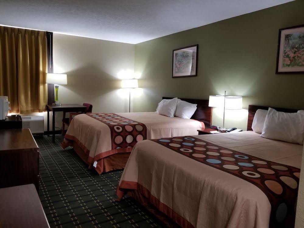Hotel Super 8 By Wyndham Bellefontaine Exterior foto